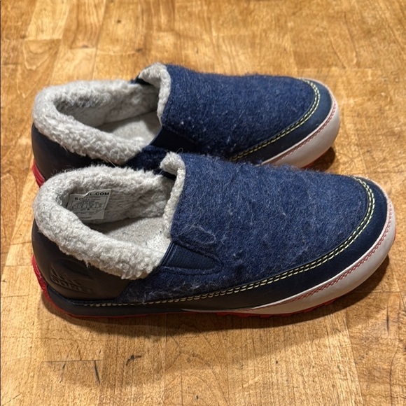 Sorel Navy and Gray Slip-On Shoes - Picture 2 of 4